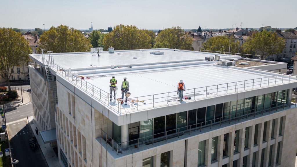 Cool roof bâtiment public : écoles, mairies et équipements